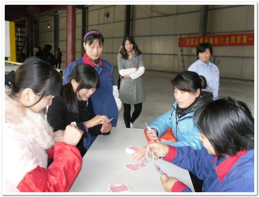 女生扑克比赛